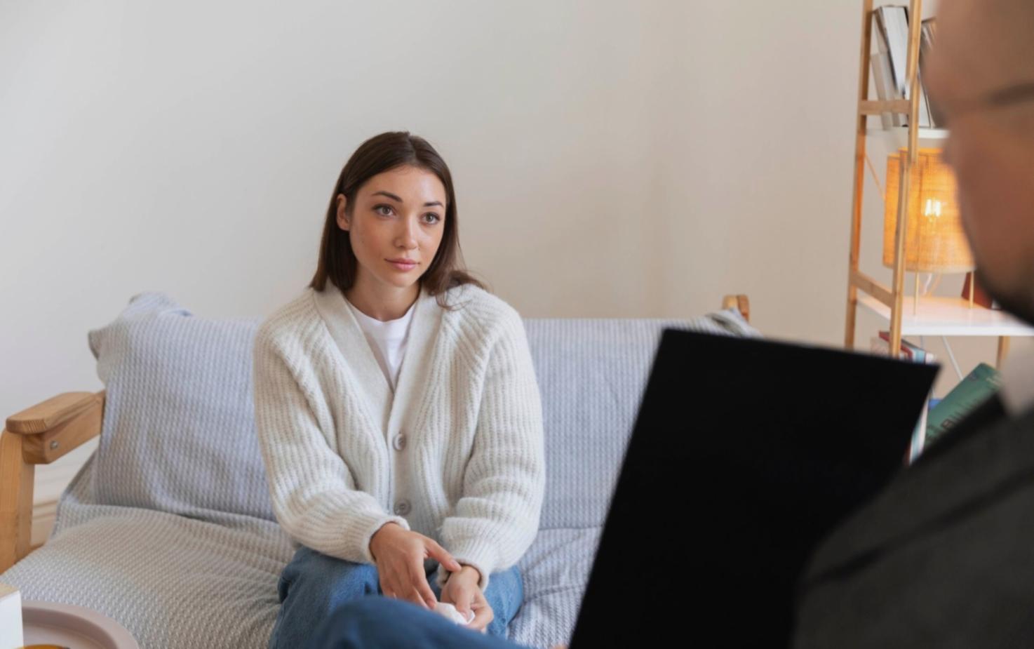 Étudiants travaillant sur l'analyse financière