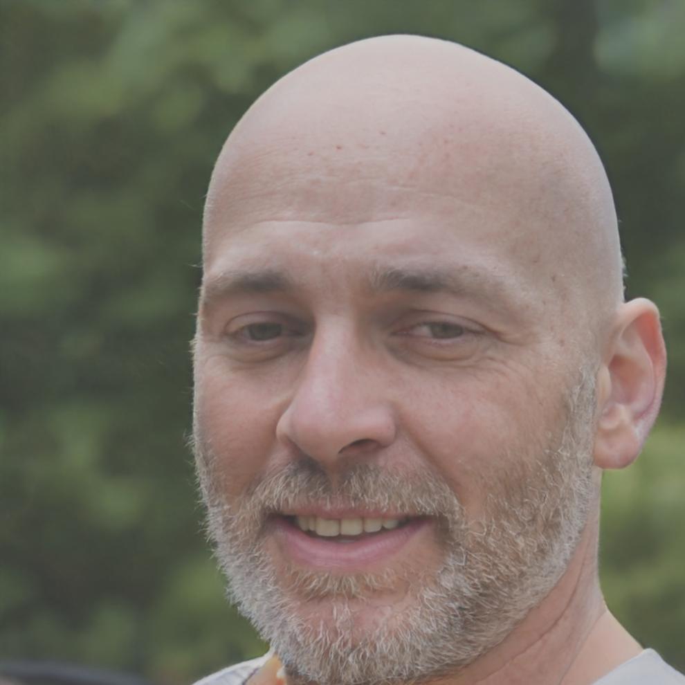 Portrait de Bastien Moreau, expert en analyse financière